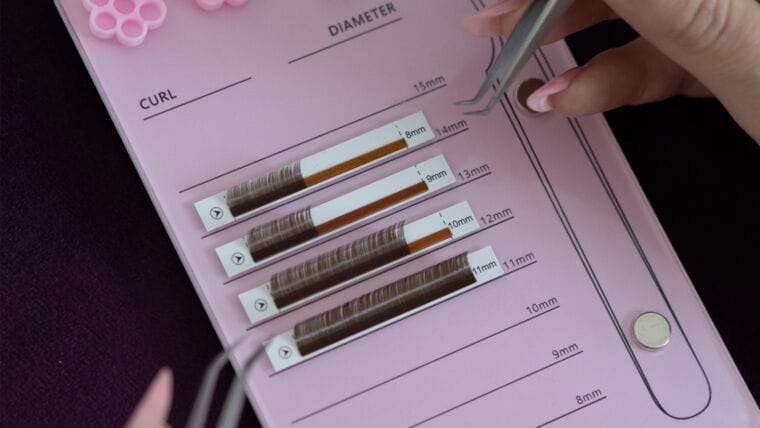 curs perfectionare extensii de gene fir cu fir 1D 2D 3D 6D-12D wet lashes KimK Wispy