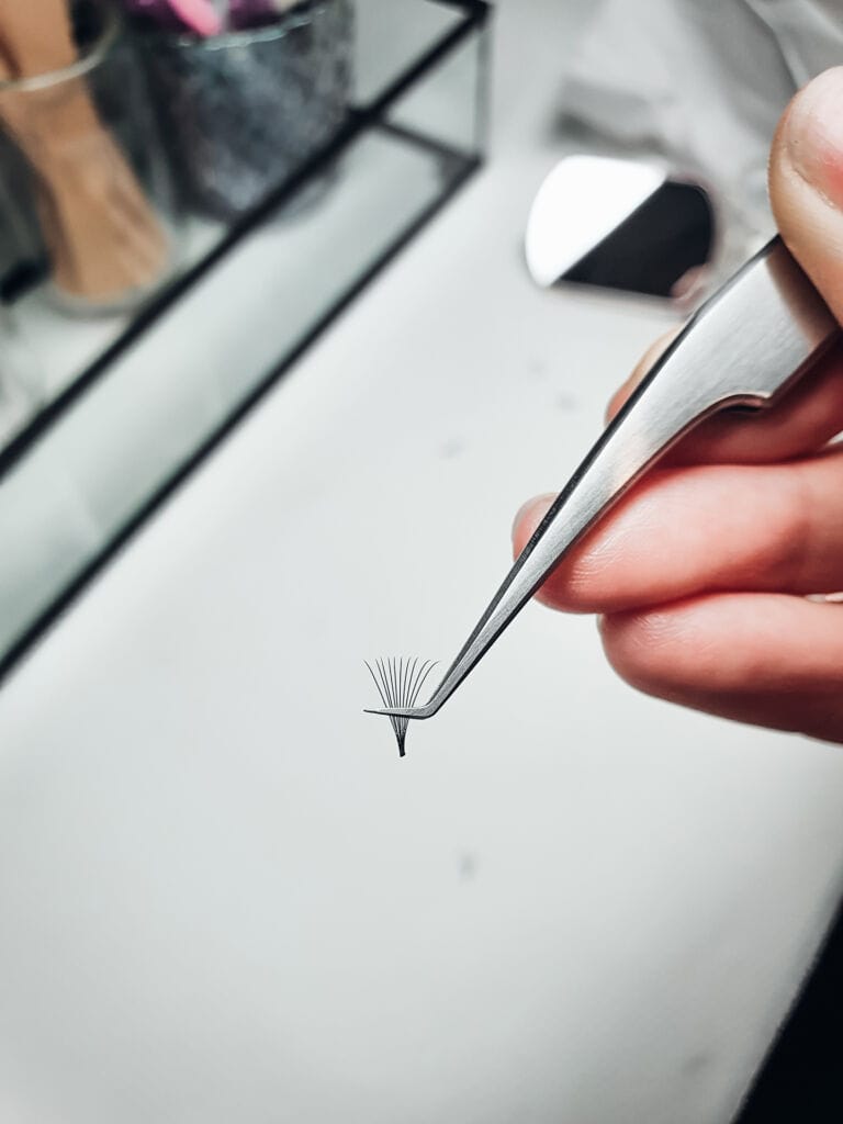 curs perfectionare extensii de gene fir cu fir 1D 2D 3D 6D-12D wet lashes KimK Wispy cluj 