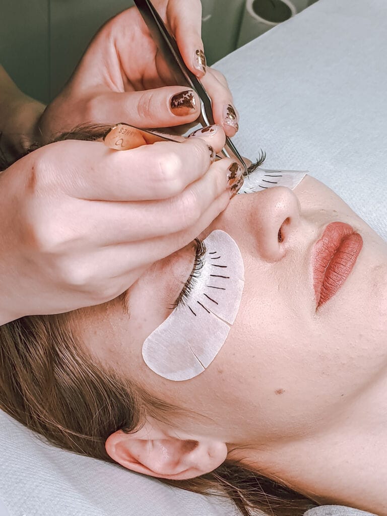 curs perfectionare extensii de gene fir cu fir 1D 2D 3D 6D-12D wet lashes KimK Wispy cluj pret
